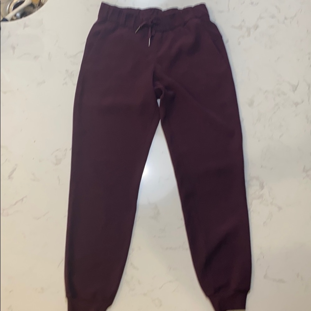 Lululemon size 4 “on the fly” woven jogger